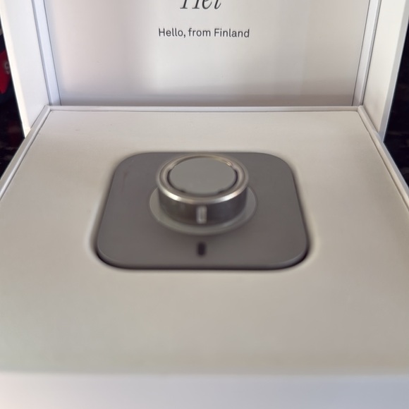 Oura Gen 4 Brushed Silver Ring with Box - Picture 4 of 7